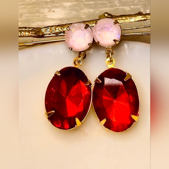 Superior Minimalist Pigeon Blood Red Glass & Powder Pink In Gold Plated Earrings - Picture 2 of 8